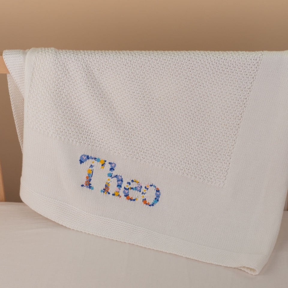 Doğal Beyaz Mavi Bahar Yumuşak Dokulu Bebek Battaniyesi