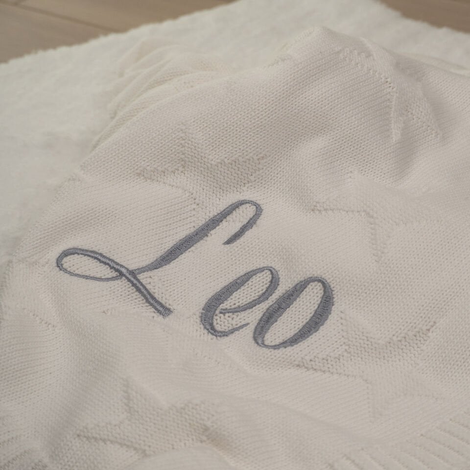 Yıldız Desenli Beyaz Battaniye